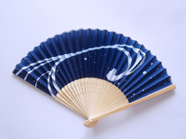 扇子(せんす) - Sensu (a folding fan) | 英語対訳で読む日本の文化