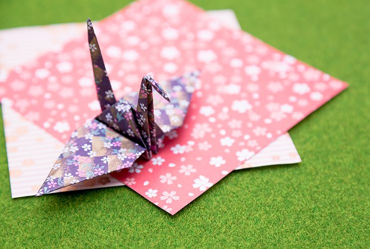 折り紙(おりがみ) Origami (the art of folding paper into various figures)  英語対訳で読む日本の文化